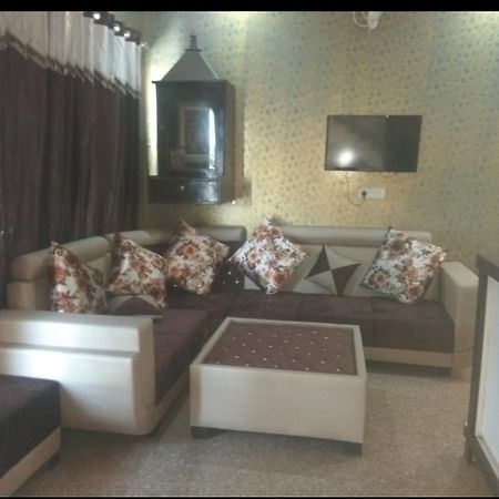 Dev Hotel Pataudi ภายนอก รูปภาพ
